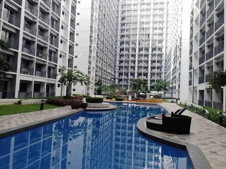 Shore 2 Condo Unit Near Moa Manila