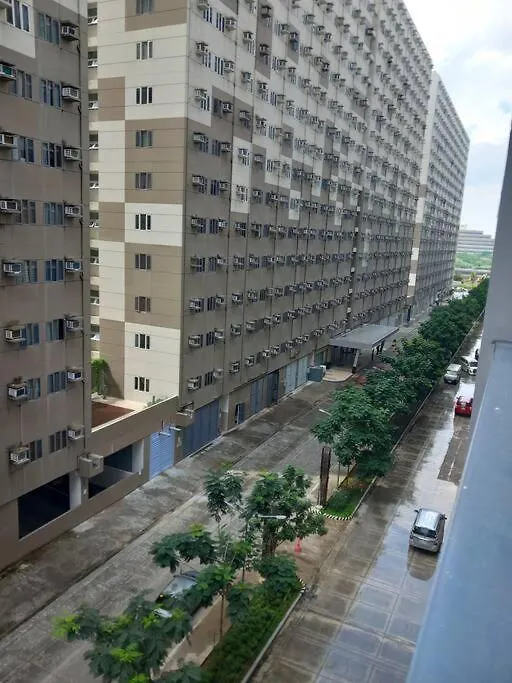 Shore 2 Condo Unit Near Moa Manila