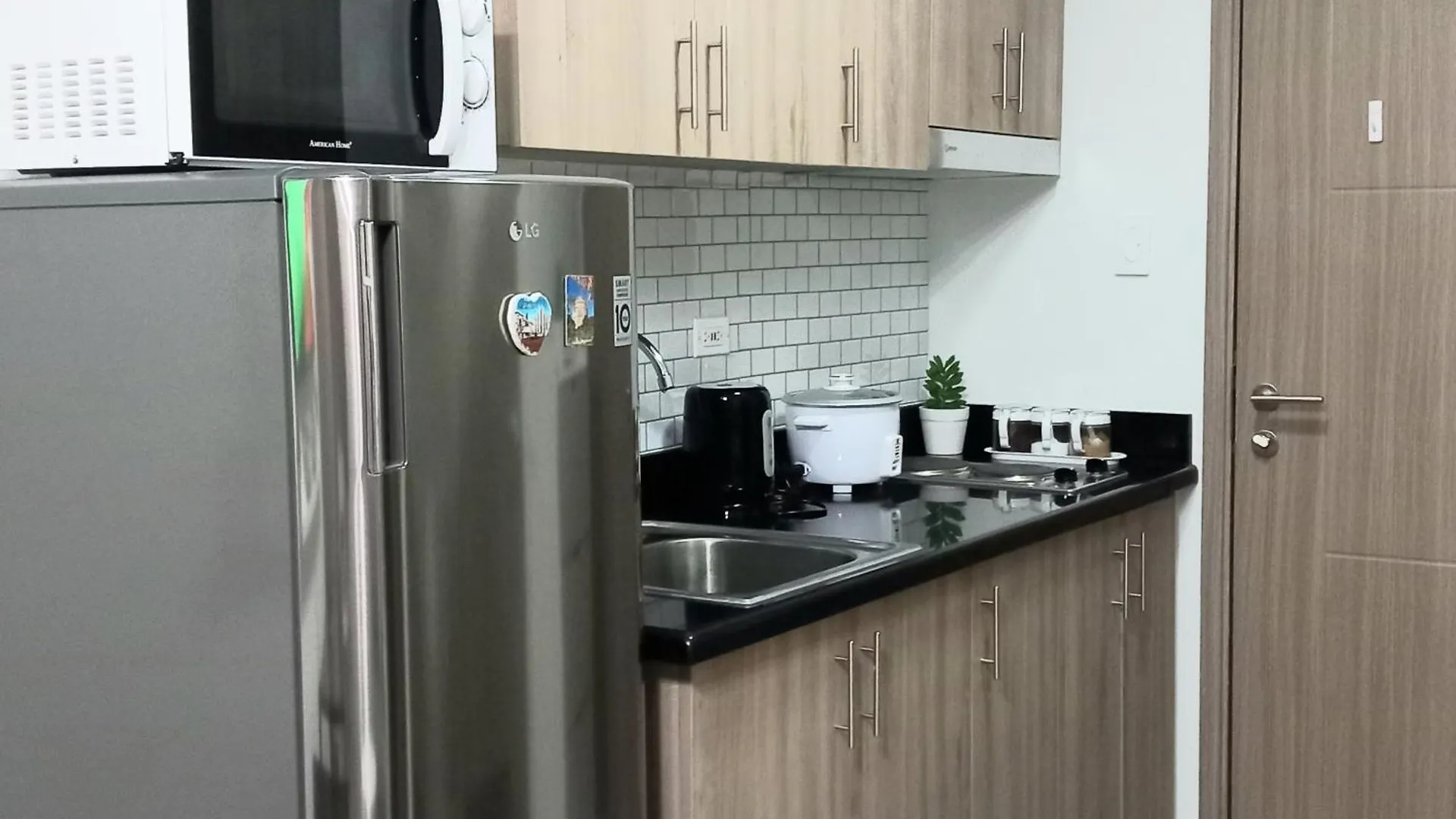 Apartment Shore 2 Condo Unit Near Moa Manila